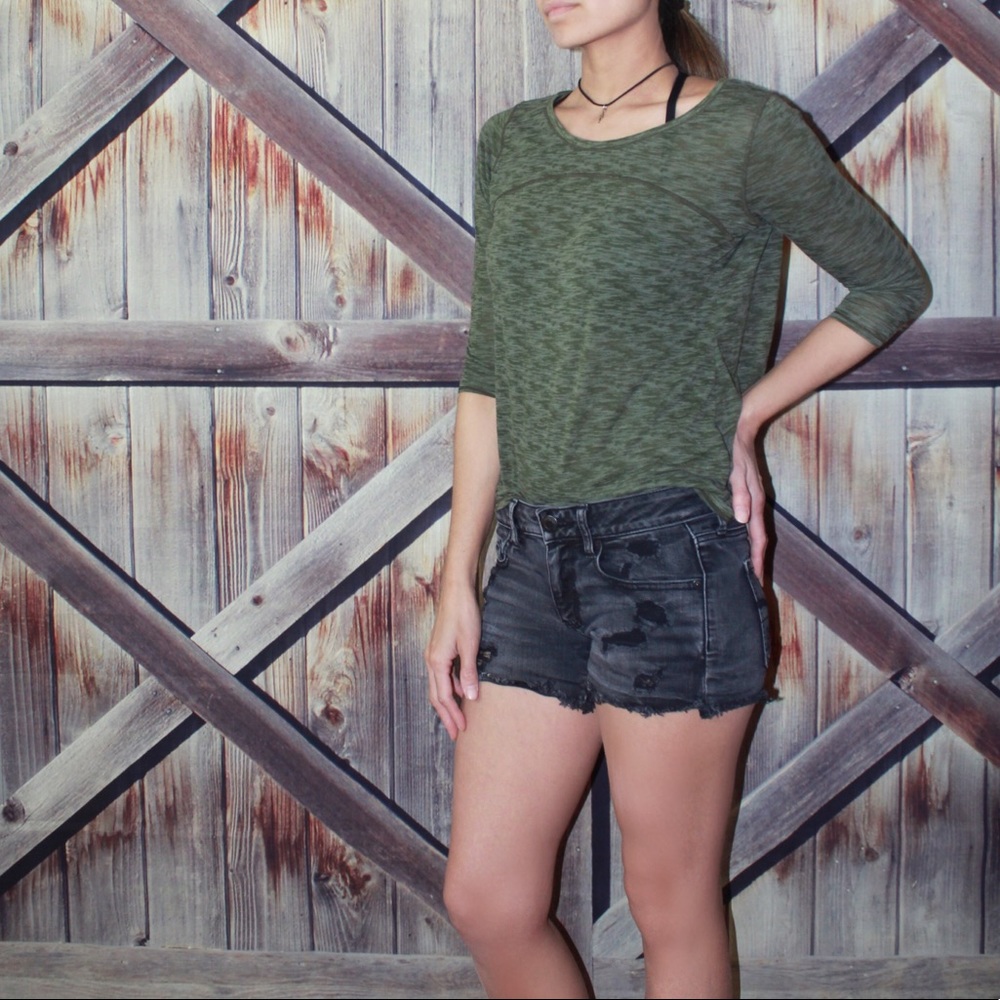 American Eagle distressed jean shorts